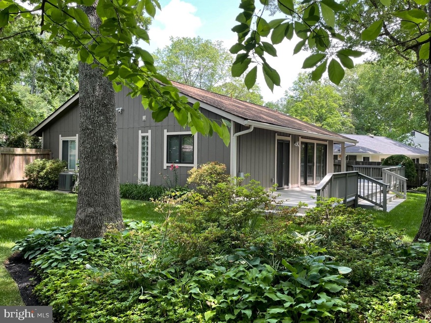 10407 Hollyoak Place, Fairfax, VA 22032 - photo 1