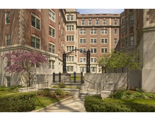 984 Memorial Dr unit 204, Cambridge, MA 02138 - photo 1