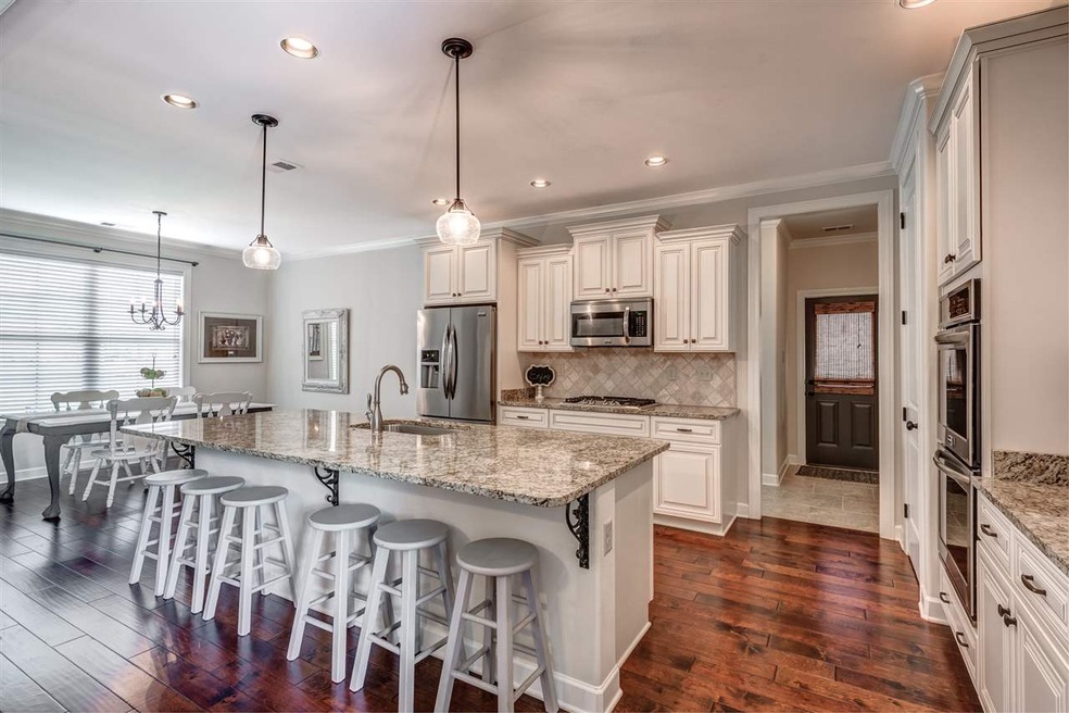 4 Bed, 3 1/2 baths, over 3500sft with bright neutr