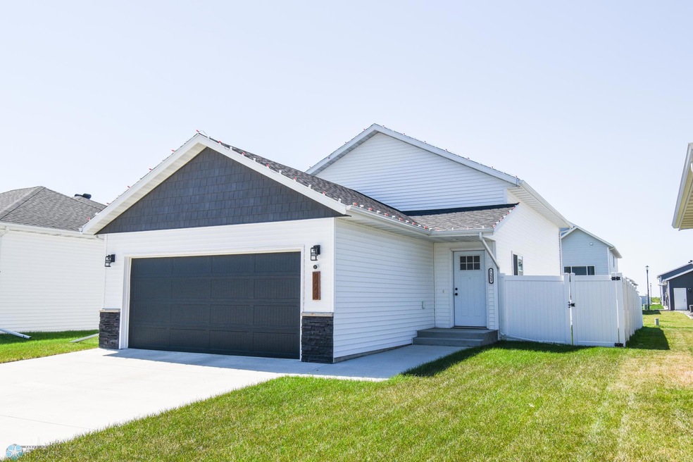 7223 27th St S, Fargo, ND 58104 - photo 1