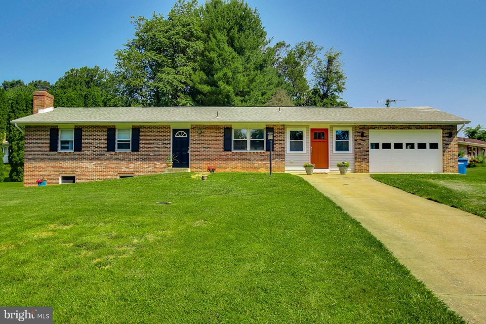 212 Lincoln Ln, Sykesville, MD 21784 - photo 1