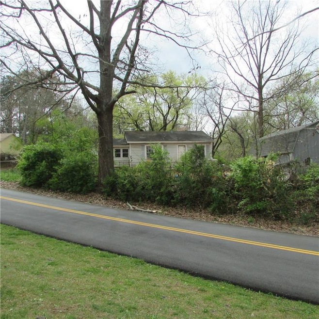 2 bedroom 1 bath home with fenced yard and large s