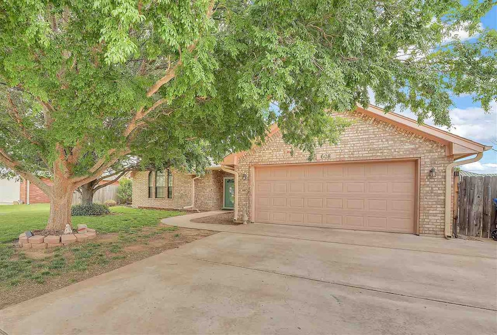 608 Auba Jane Cir, Cache, OK 73527 - photo 1