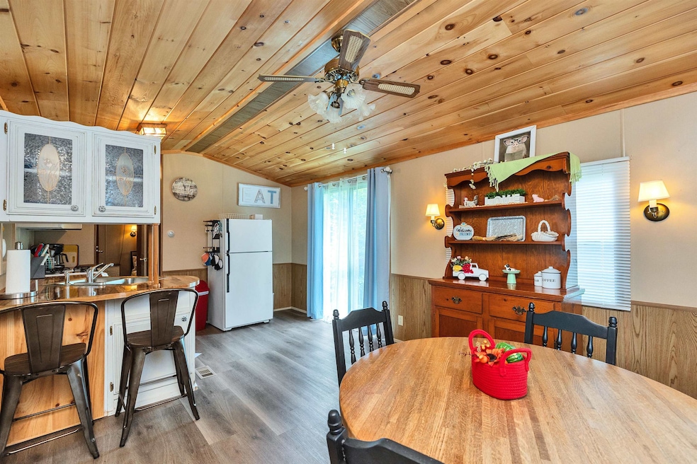 Large eat-in kitchen