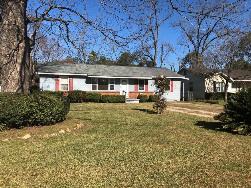 1709 W Broad Ave, Albany, GA 31707 - photo 1