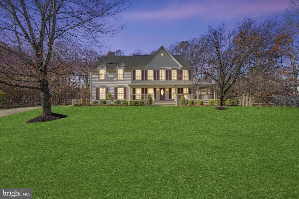 6852 Smithfield Ct, Centreville, VA 20120 - photo 1