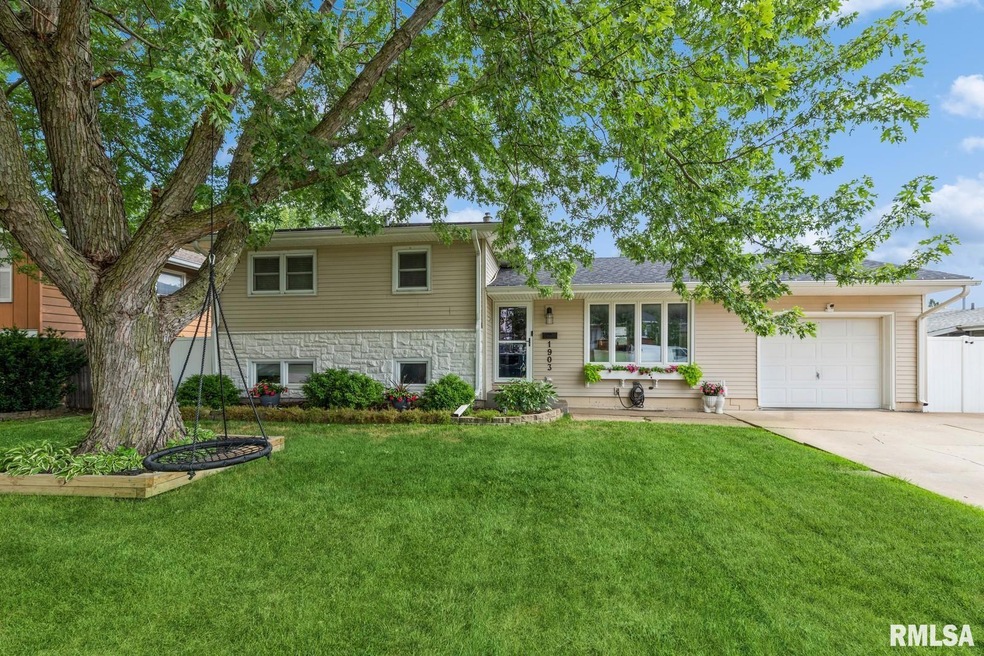 1903 W 36th St, Davenport, IA 52806 - photo 1