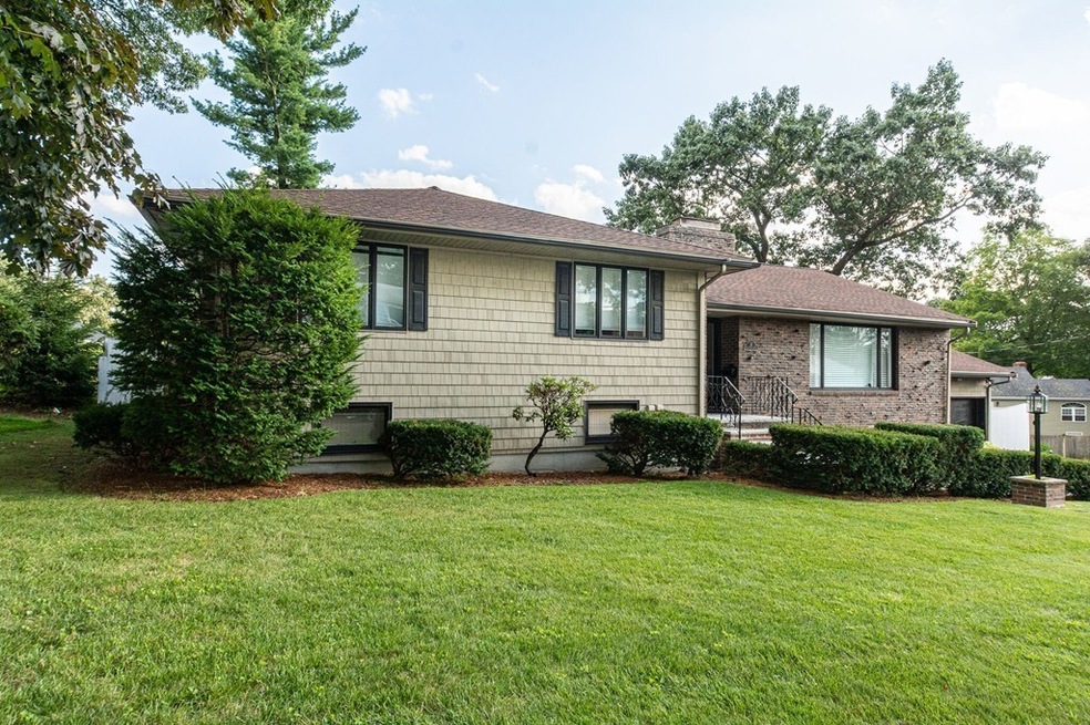 4 Pine Ridge Rd, Stoneham, MA 02180 - photo 1