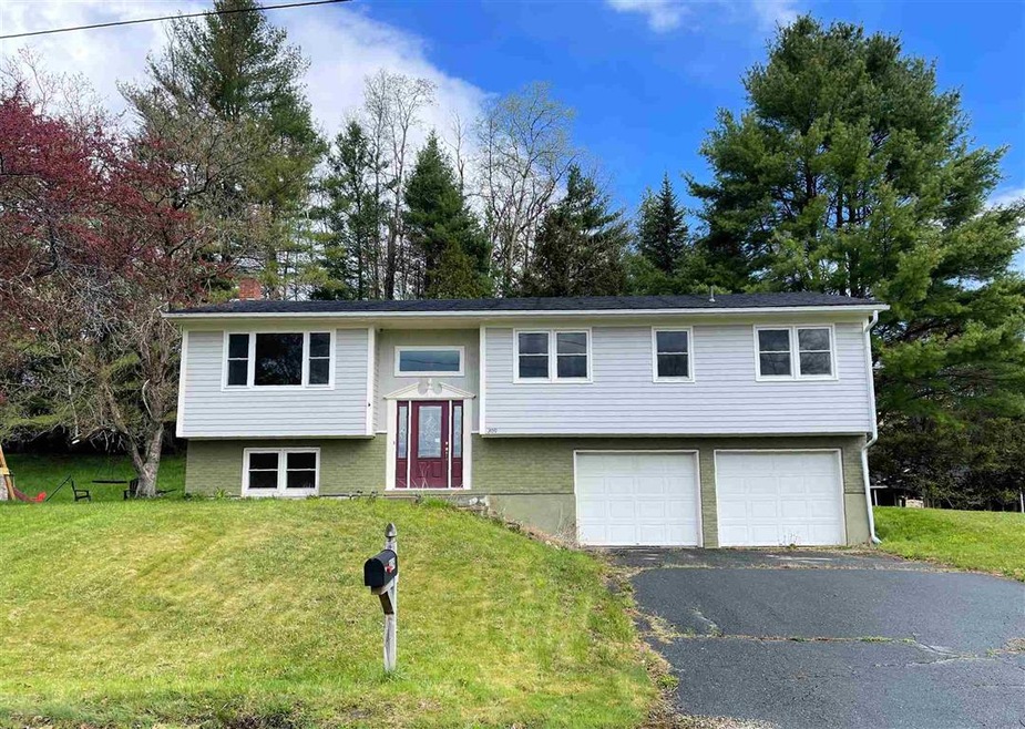 209 Waterman Cir, Saint Johnsbury, VT 05819 - photo 1