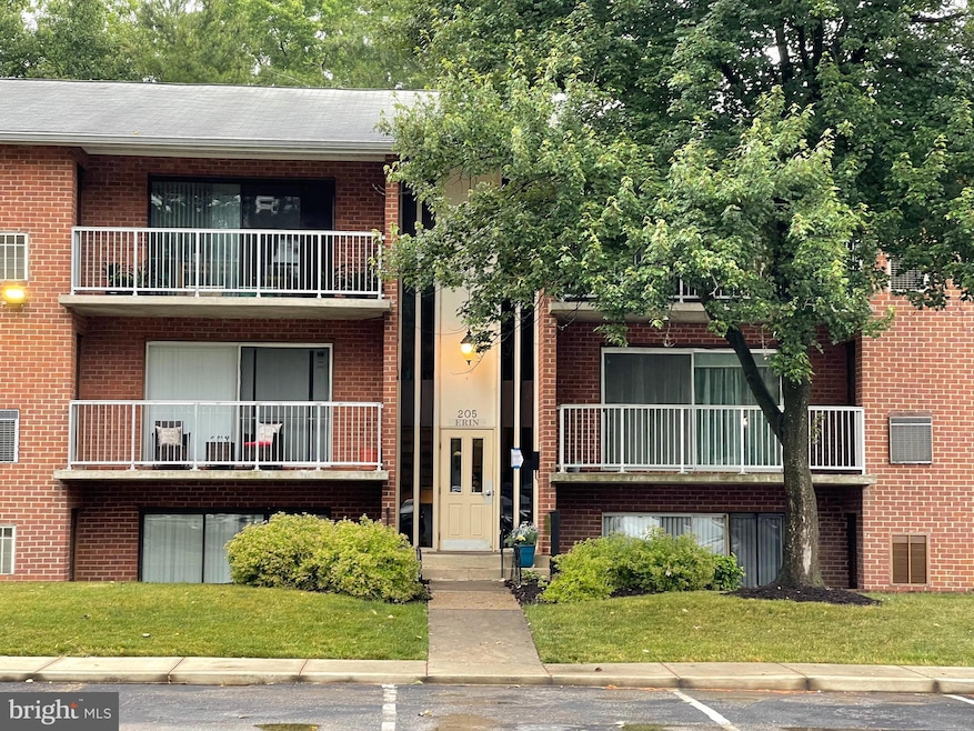 205 Erin Way unit 102, Reisterstown, MD 21136 - photo 1
