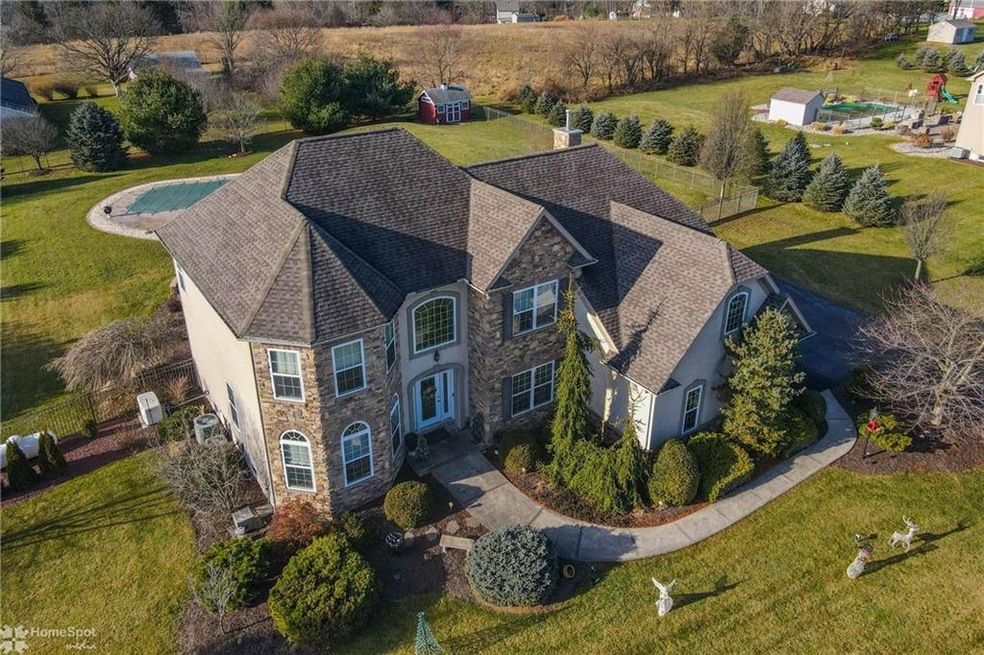 423 Keystone Ct, Bath, PA 18014 - photo 1