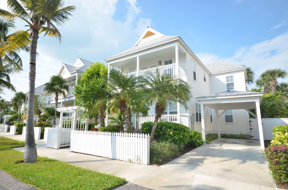 Sanctuary Villa w carport