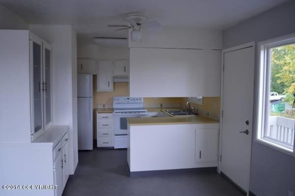 6329 E 32nd Ave unit 3, Anchorage, AK 99504 - photo 1