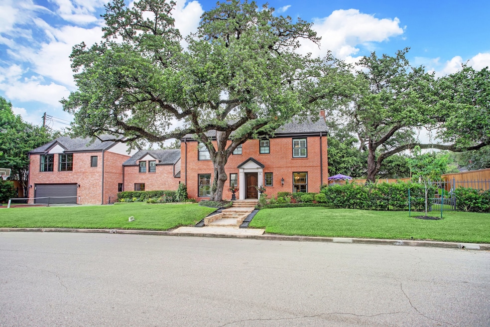 1307 Denman Rd, Houston, TX 77019 - photo 1
