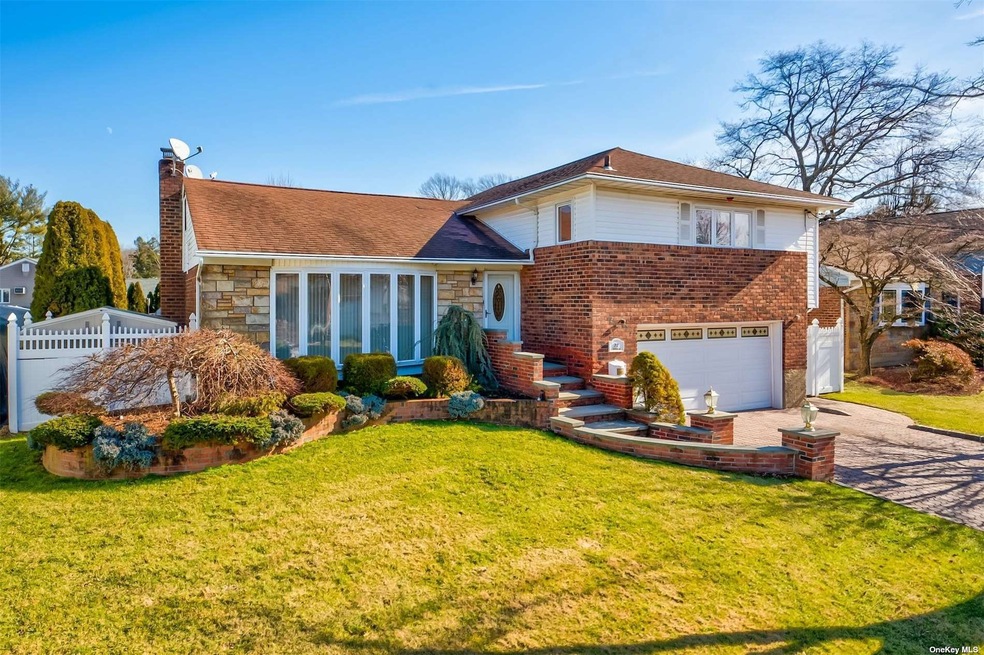 22 Kirkwood Dr, Glen Cove, NY 11542 - photo 1