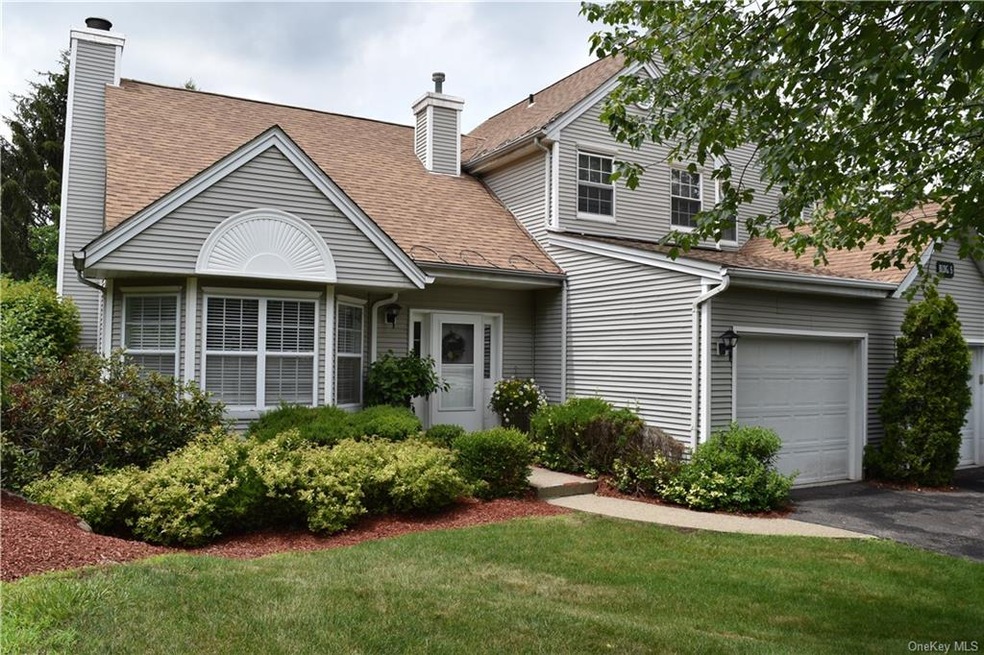 1077 Washington Green, New Windsor, NY 12553 - photo 1