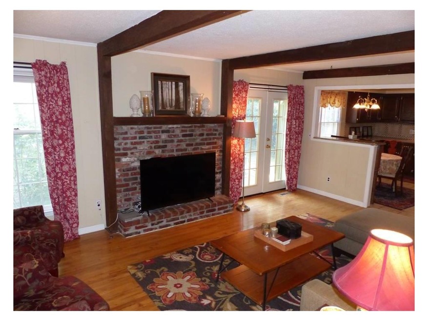 CHEERFUL FAMILY ROOM RIGHT OFF THE KITCHEN