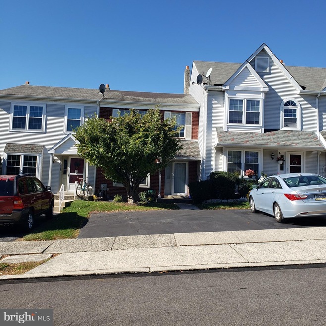 507 Carousel Cir, Norristown, PA 19403 - photo 1