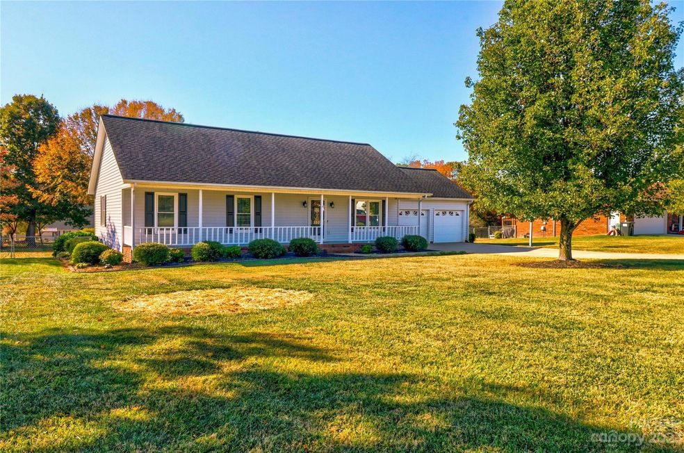 207 Antler Dr, Statesville, NC 28625 - photo 1