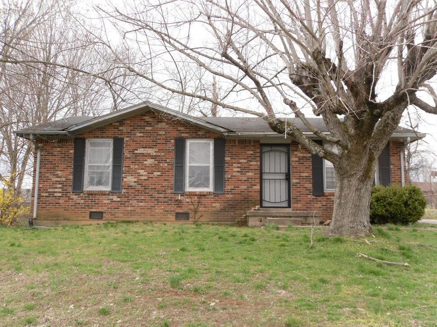 635 Evergreen Dr, Hopkinsville, KY 42240 - photo 1