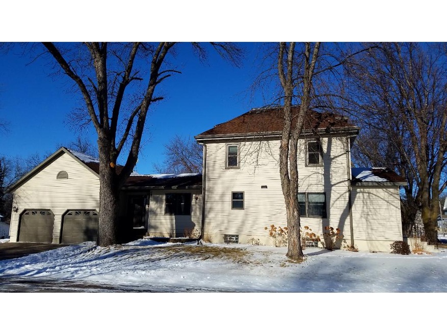 A MUST SEE!  BEAUTIFUL HOME THAT HAS BEEN REMODELE