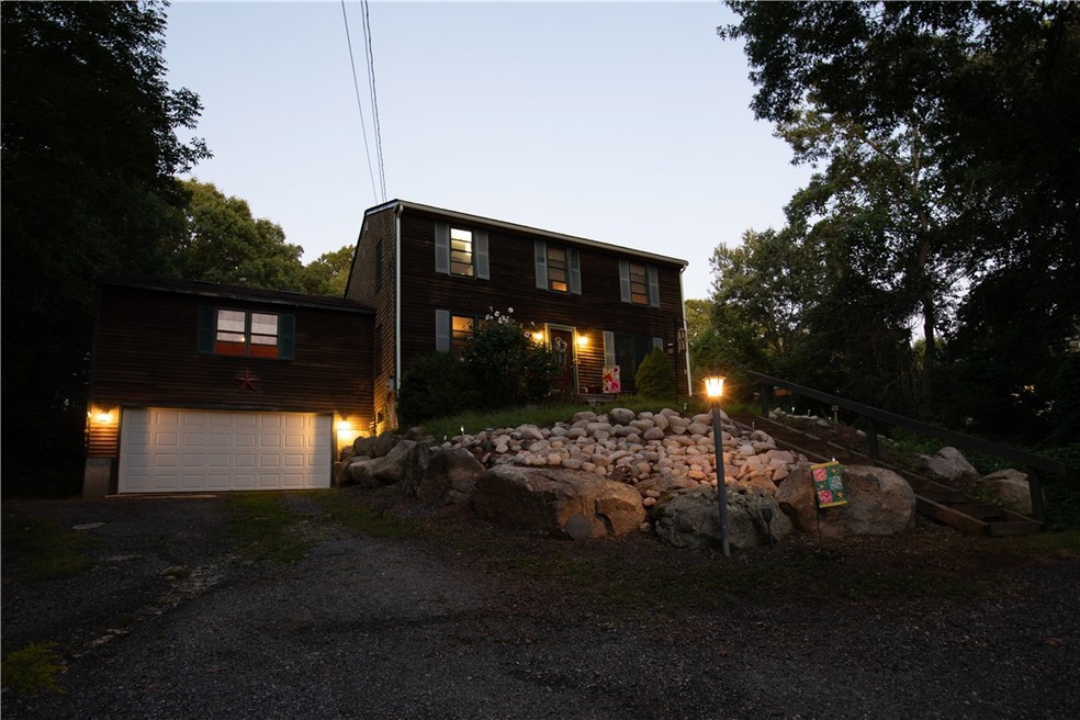 70 Crest Rd, Tiverton, RI 02878 - photo 1