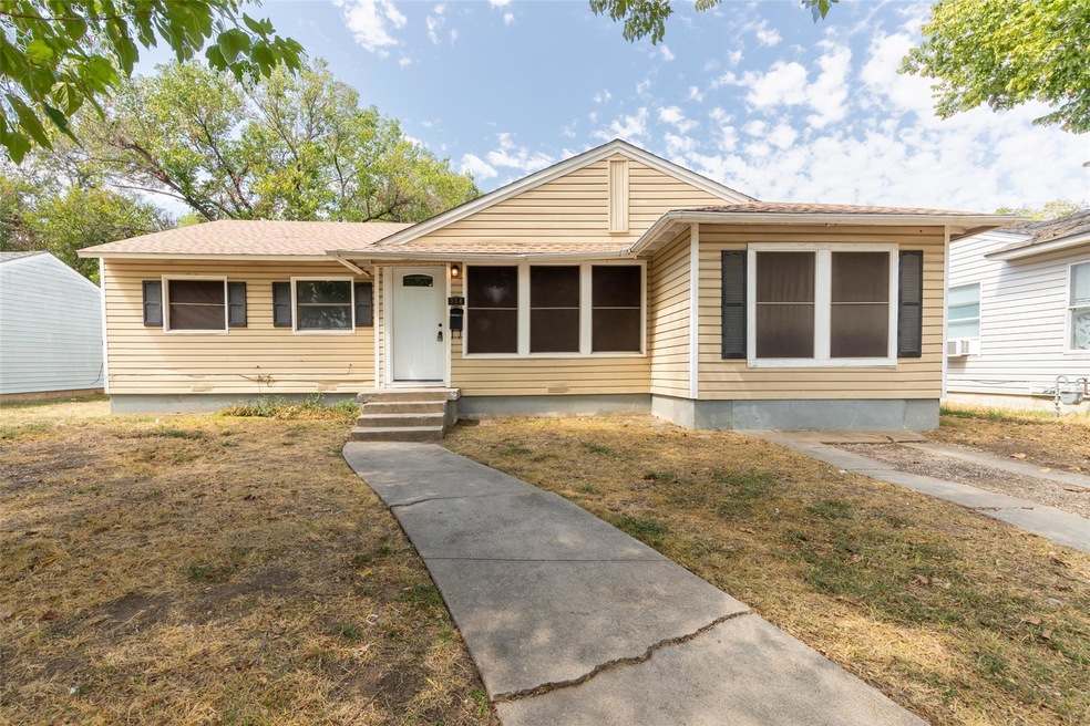 954 Ralph St, Grand Prairie, TX 75051 - photo 1