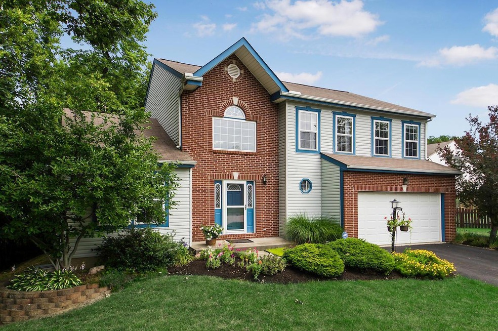 3BR, 2.5BA with screened in porch!
