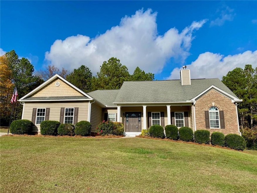 View of front of house featuring a front lawn