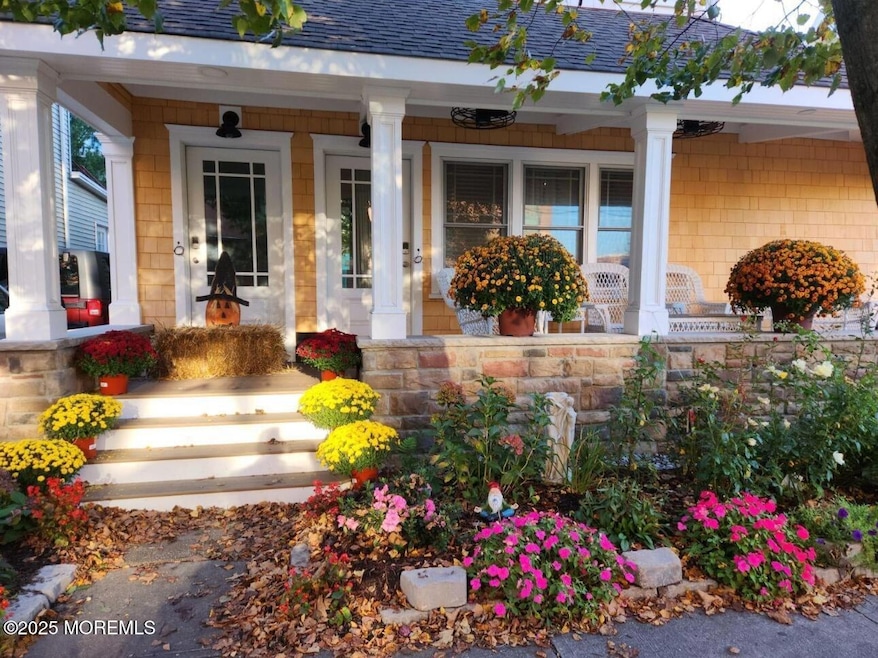 Front Sitting POrch