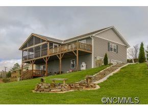 Decks to enjoy mountain views