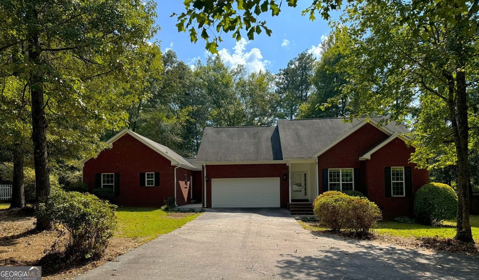 Low Maintenance Brick and Vinyl Exterior
