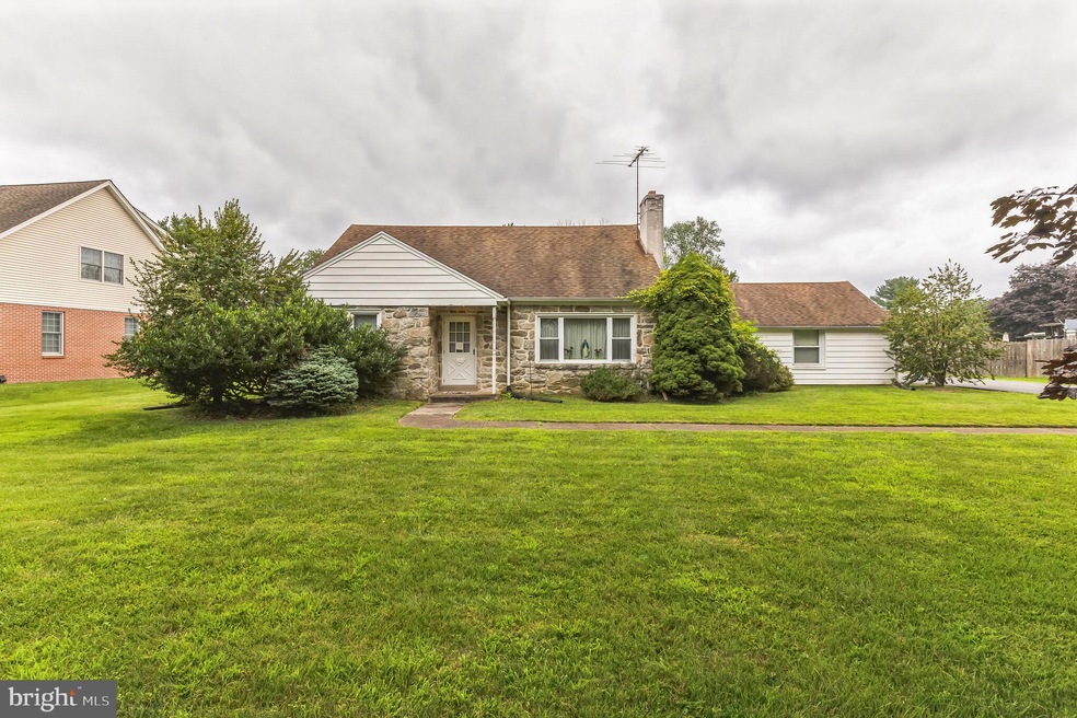 912 Jamestown Rd, Broomall, PA 19008 - photo 1