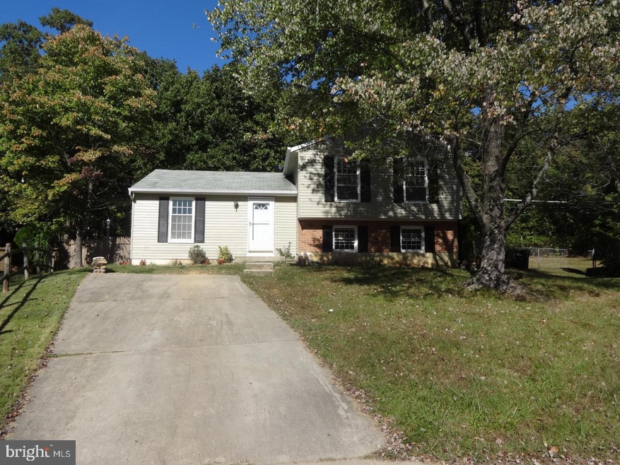 7602 Surry Grove Ct, Lorton, VA 22079 - photo 1