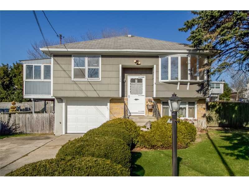 136 Newport Ave, Middletown, RI 02842 - photo 1