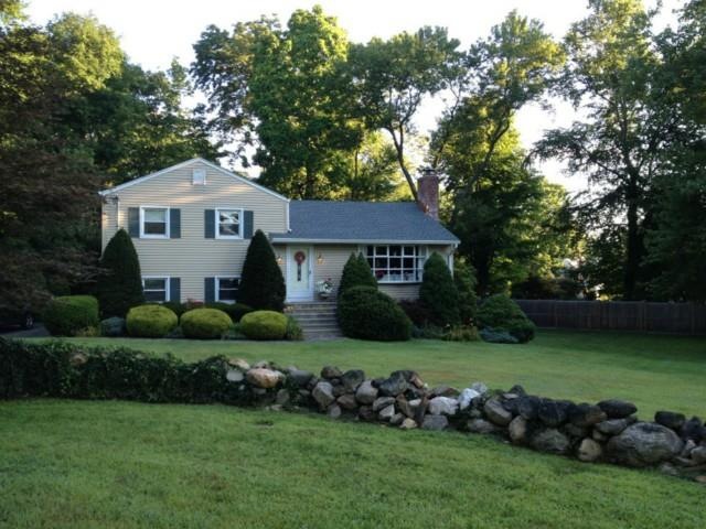 28 Richard Place, Trumbull, CT 06611 - photo 1