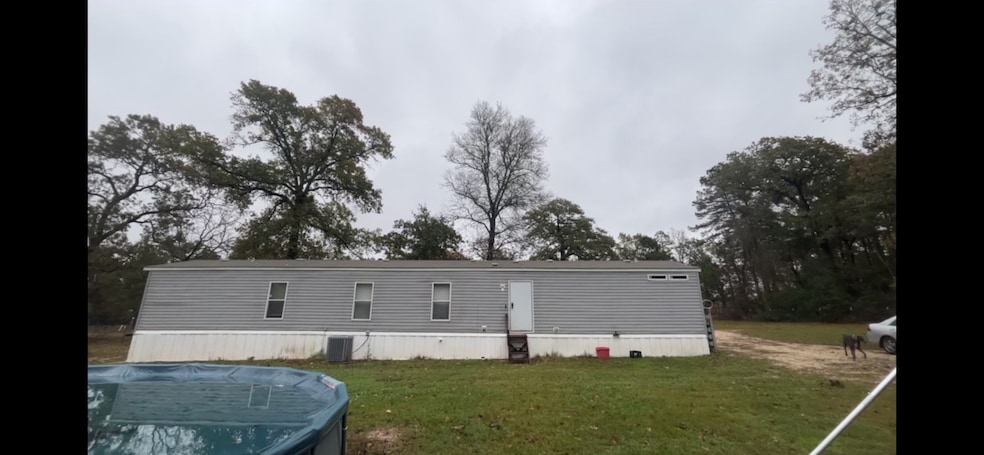 305 Thomas Ln, Trinity, TX 75862 - photo 1