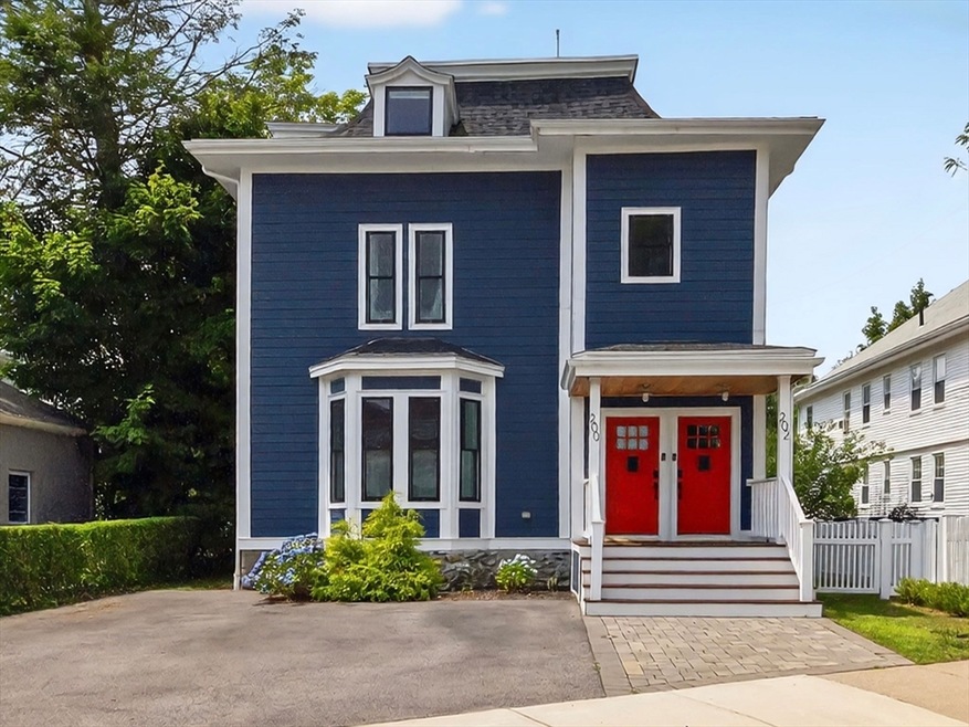 202 Crafts St unit 202, Newtonville, MA 02460 - photo 1