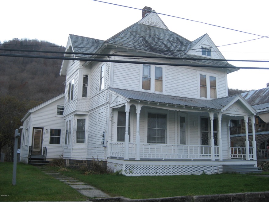 84 School St, Readsboro, VT 05350 - photo 1