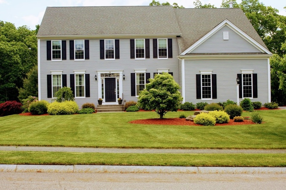 39 Howarth Dr, Upton, MA 01568 - photo 1