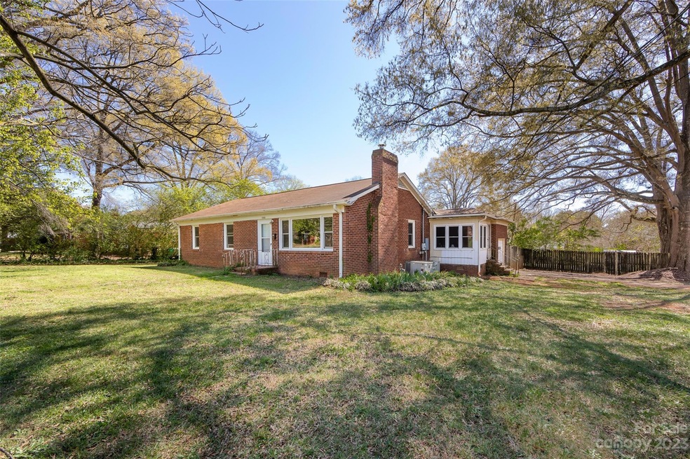 5000 Sylvan Dr, Charlotte, NC 28269