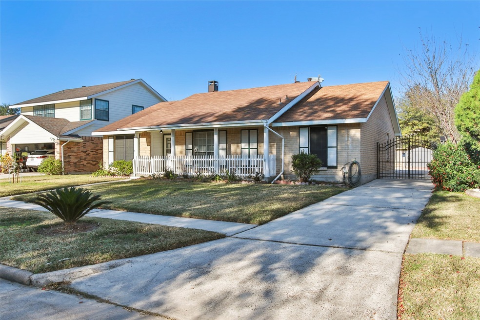 6706 Vickie Springs Ln, Houston, TX 77086 - photo 1