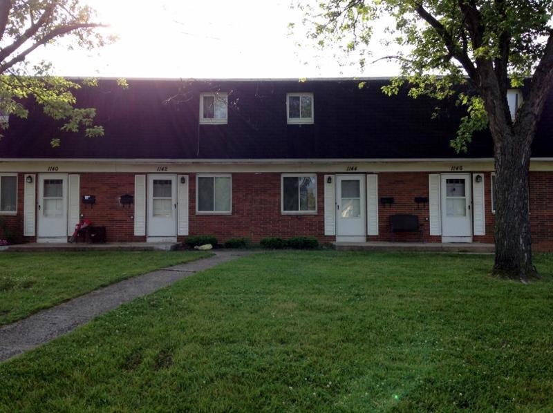 1144 Arnelle Ct, Columbus, OH 43228 - photo 1