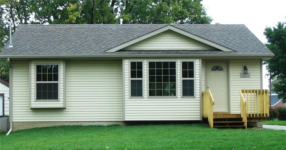 2933 E Madison Ave, Des Moines, IA 50317 - photo 1