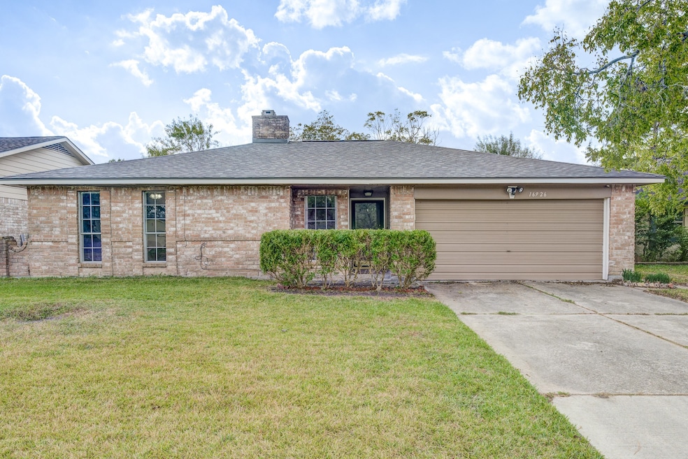 16926 Blackhawk Blvd, Friendswood, TX 77546 - photo 1