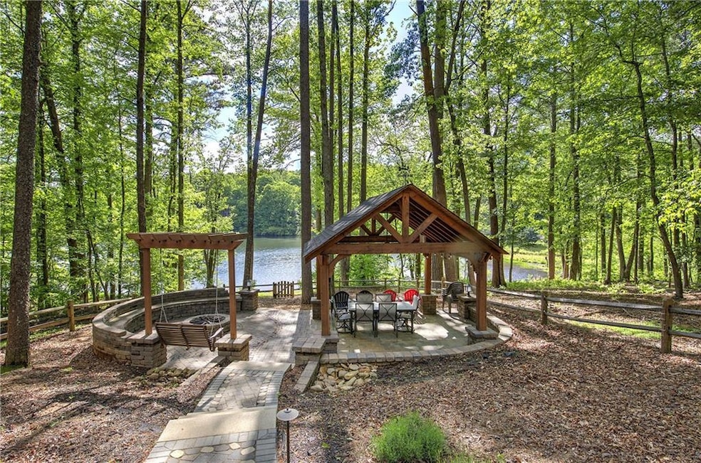 This beautiful outdoor entertaining area features 
