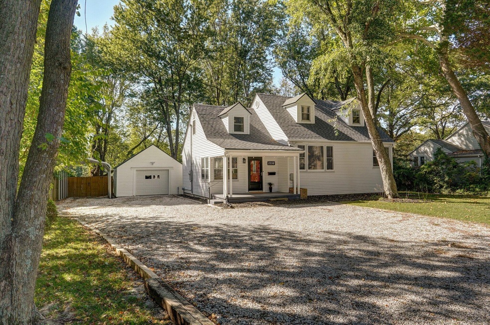 2258 E Grand St-3