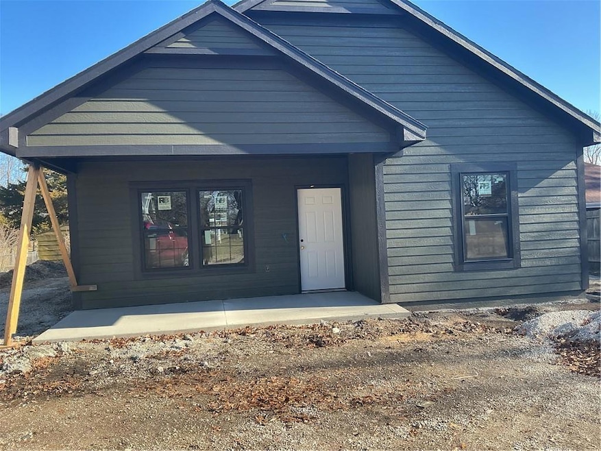 707 N Sycamore St, Ottawa, KS 66067 - photo 1