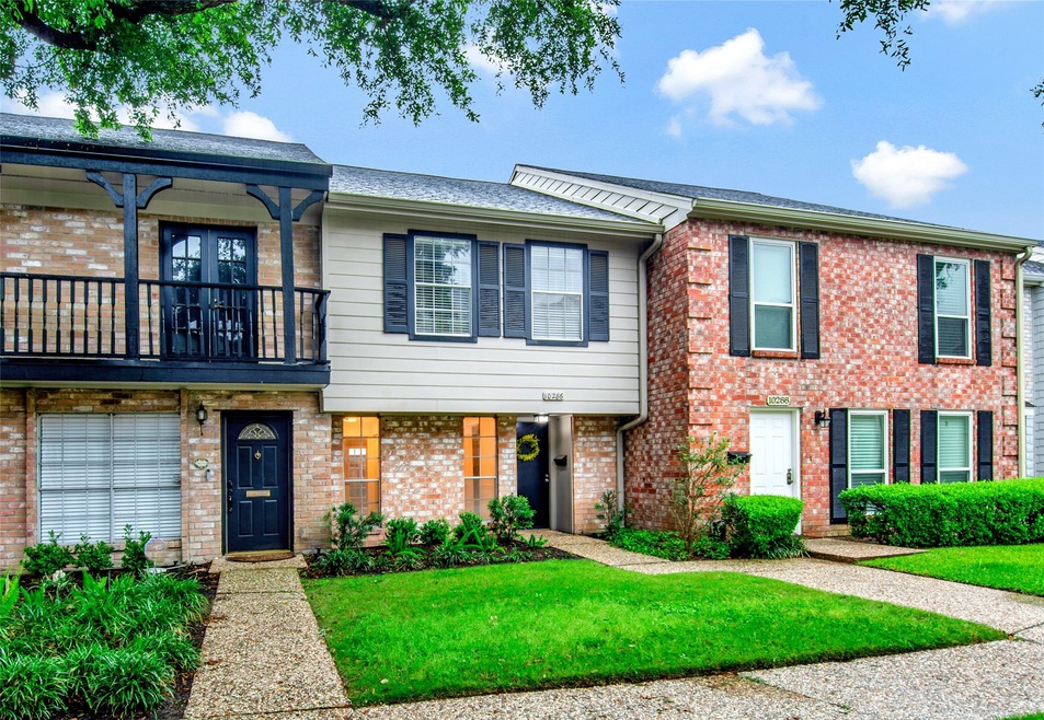 10286 Briar Forest Dr unit 26/2, Houston, TX 77042 - photo 1
