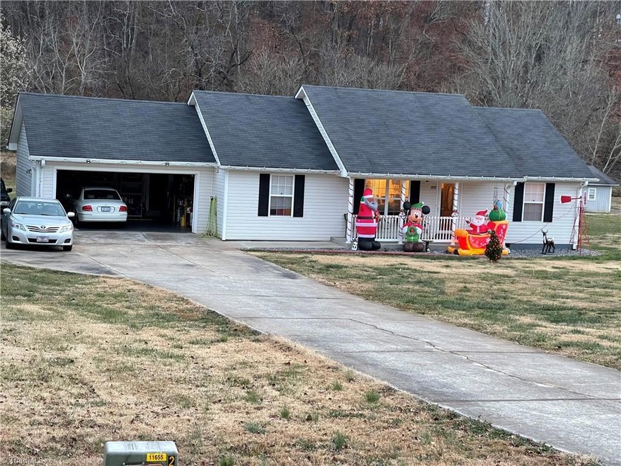 140 Morrison Creek Rd, Statesville, NC 28625 - photo 1